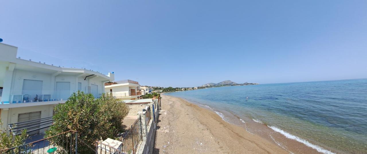 Blue Life, Sea-Luxury Rooms On The Beach Between Palermo And Cefalu' Кастелдача Екстериор снимка