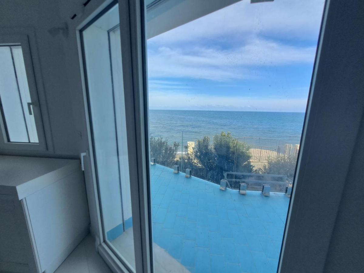 Blue Life, Sea-Luxury Rooms On The Beach Between Palermo And Cefalu' Кастелдача Екстериор снимка