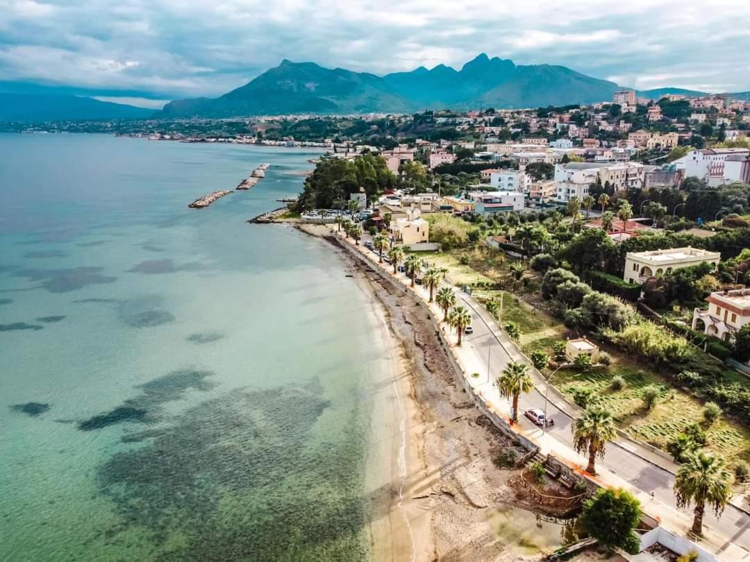 Blue Life, Sea-Luxury Rooms On The Beach Between Palermo And Cefalu' Кастелдача Екстериор снимка