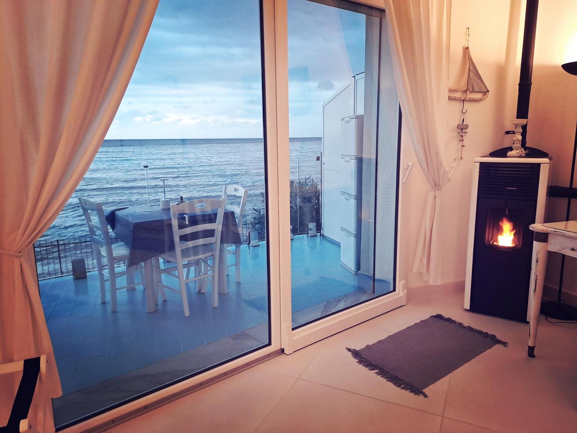 Blue Life, Sea-Luxury Rooms On The Beach Between Palermo And Cefalu' Кастелдача Екстериор снимка