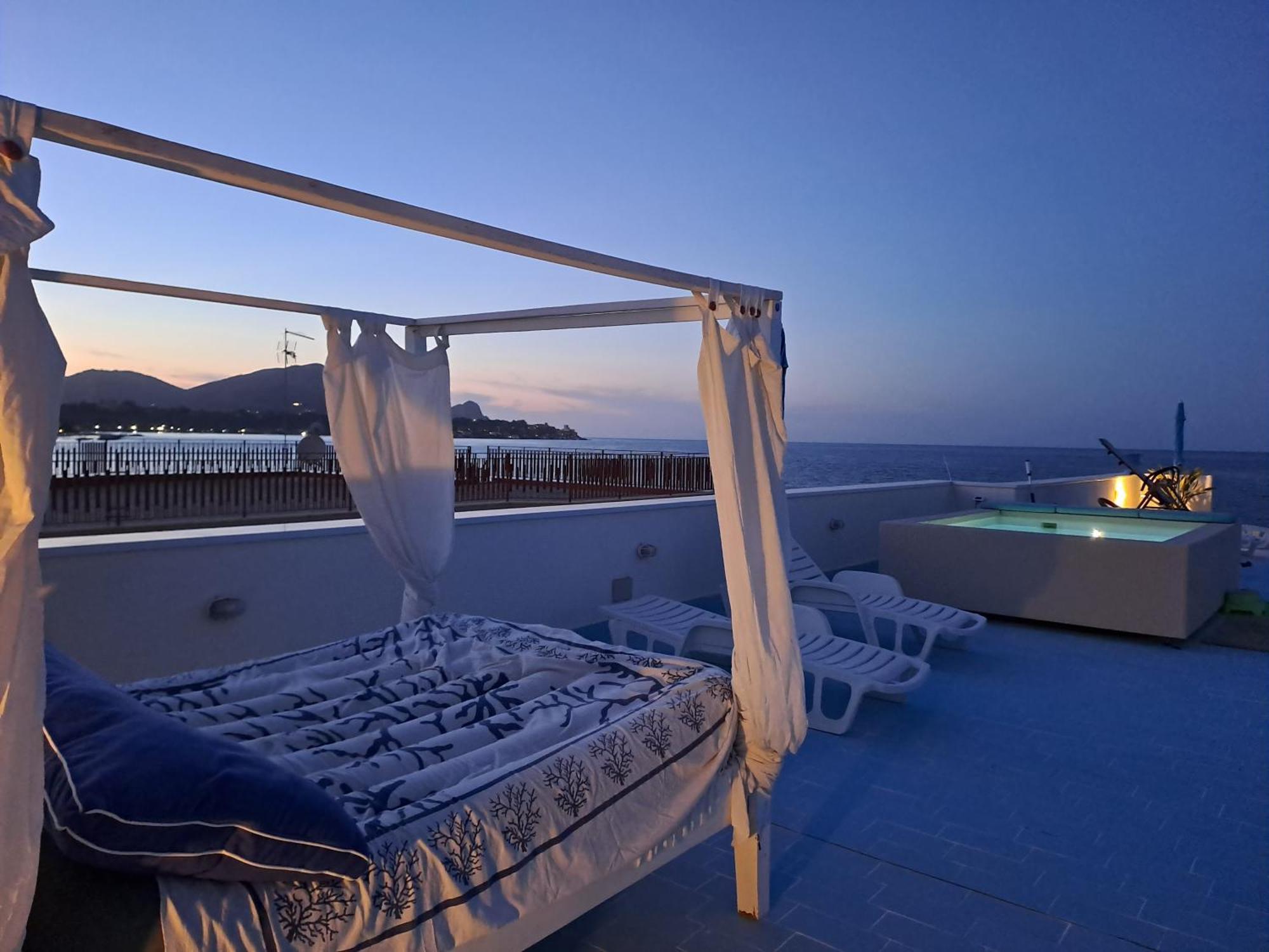Blue Life, Sea-Luxury Rooms On The Beach Between Palermo And Cefalu' Кастелдача Екстериор снимка