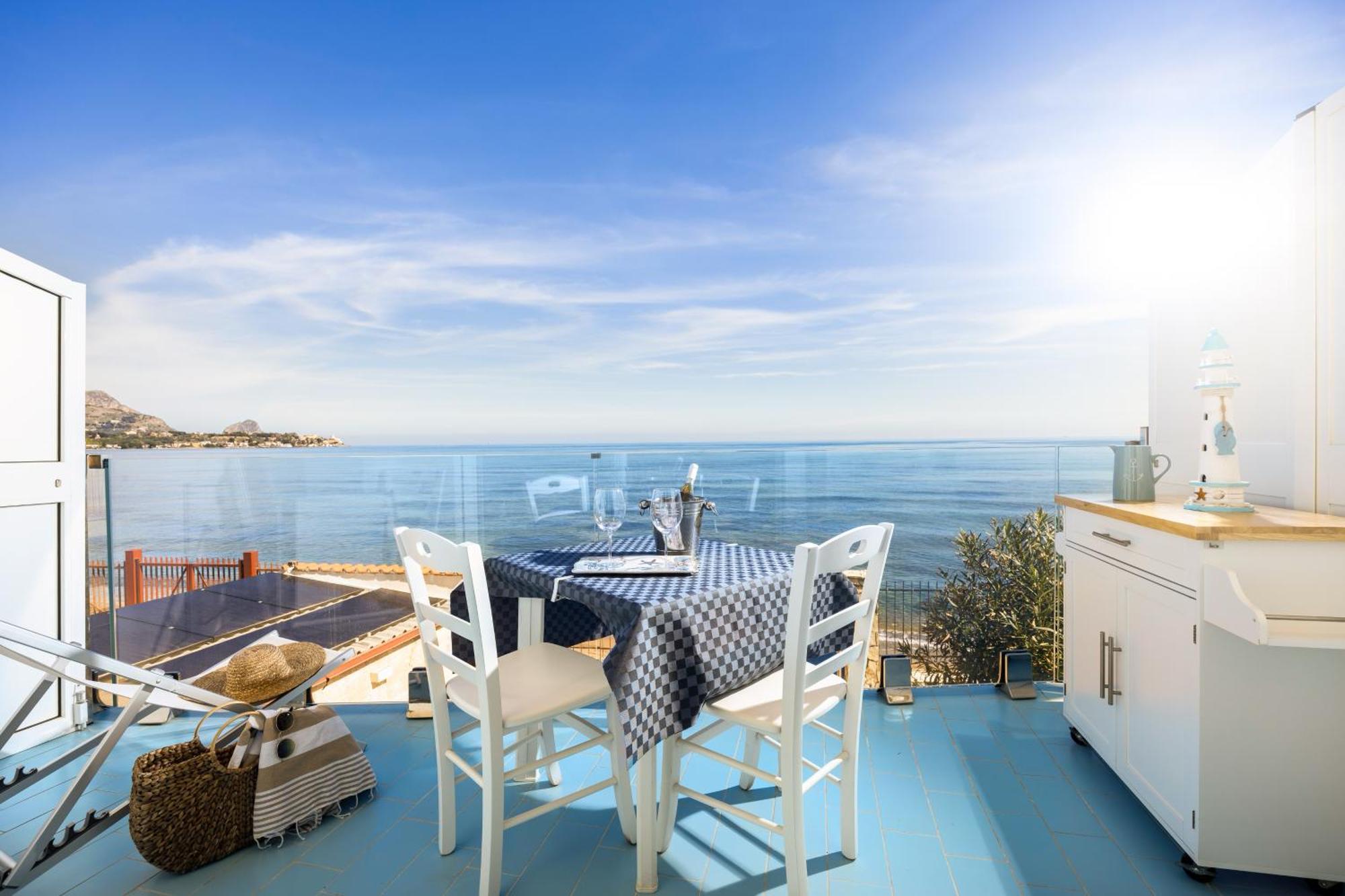 Blue Life, Sea-Luxury Rooms On The Beach Between Palermo And Cefalu' Кастелдача Стая снимка