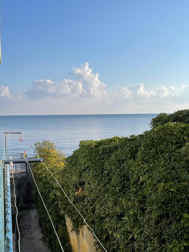Blue Life, Sea-Luxury Rooms On The Beach Between Palermo And Cefalu' Кастелдача Стая снимка