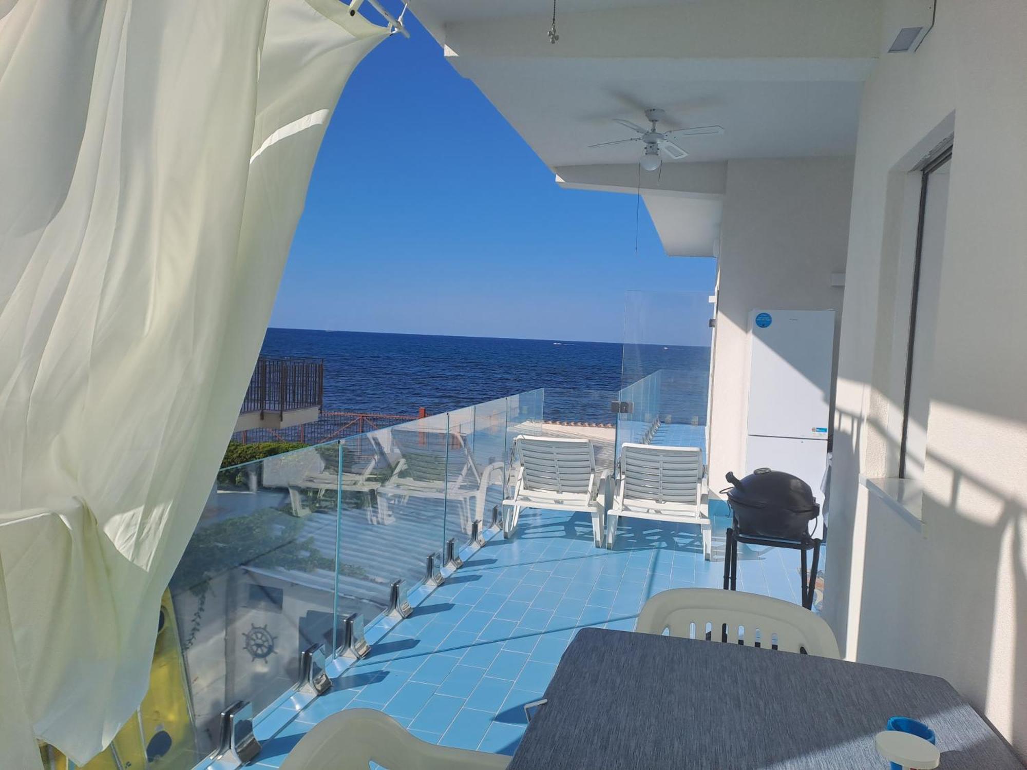 Blue Life, Sea-Luxury Rooms On The Beach Between Palermo And Cefalu' Кастелдача Екстериор снимка