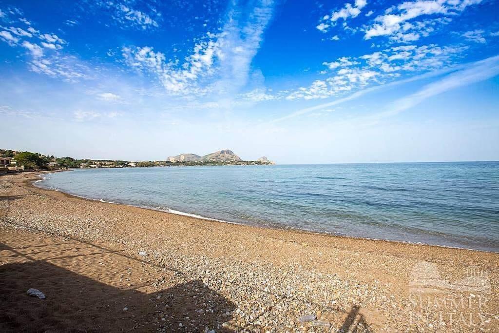 Blue Life, Sea-Luxury Rooms On The Beach Between Palermo And Cefalu' Кастелдача Екстериор снимка